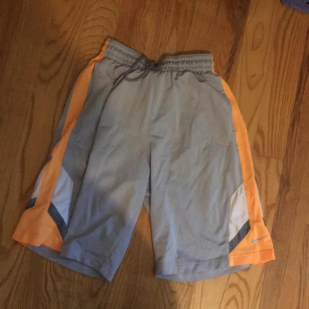 Nike shorts( lightly worn)